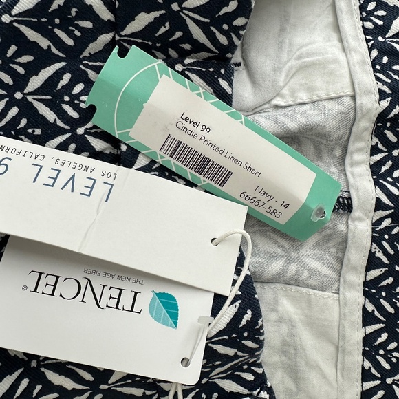 Level 99 Cindie Linen Stretch Printed Short Navy & White - Size 32 - Picture 4 of 6